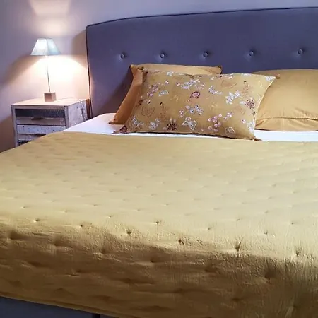 L'escampe לינה וארוחת בוקר 3*