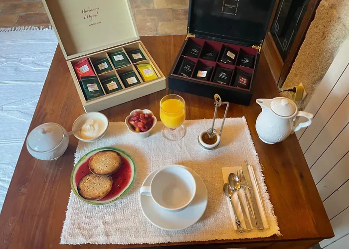 L'escampe فندق مبيت وإفطار Saturargues