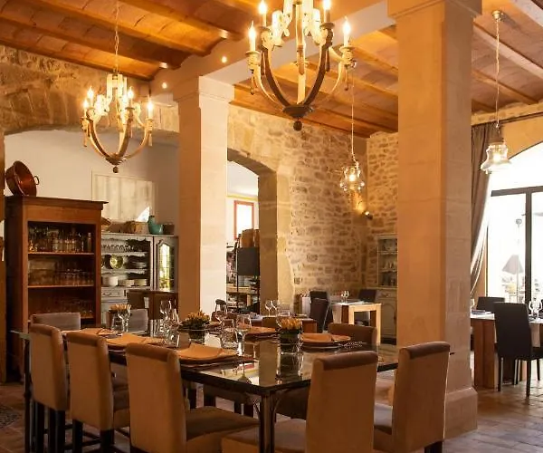 L'escampe فندق مبيت وإفطار